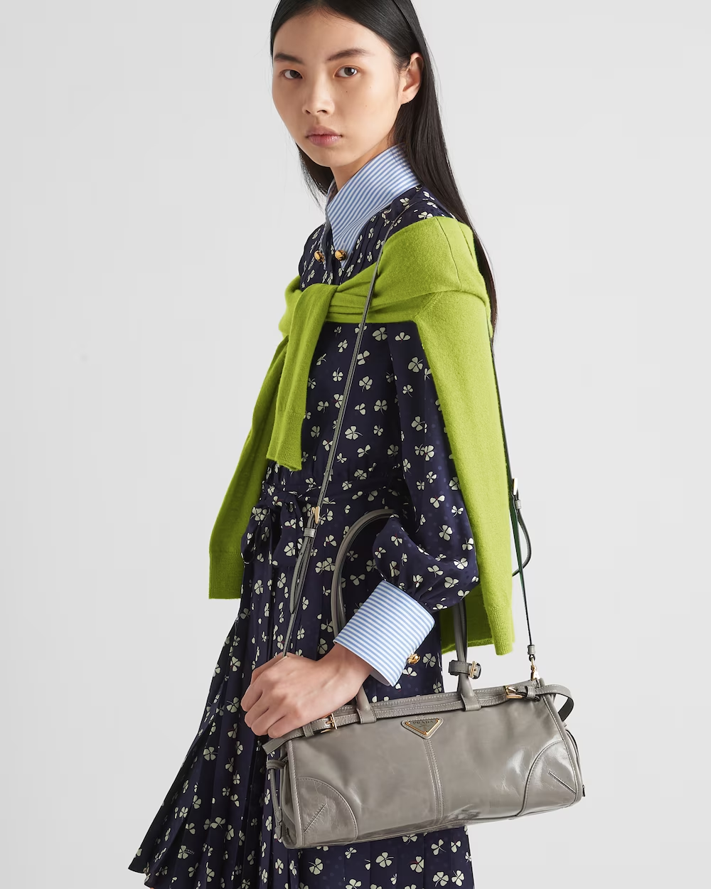 Medium leather handbag